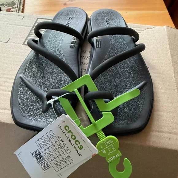 CROCS Miami Toe Loop Sandal in Black and Lime - Picture 4 of 5